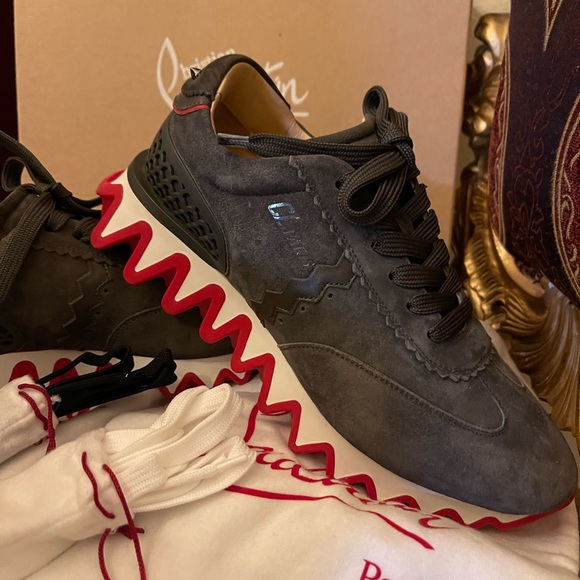 Louboutin - Picture 2 of 3